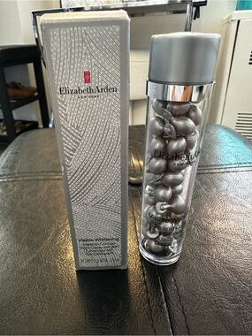 Elizabeth Arden Silver Visible Whitening Serum Capsules